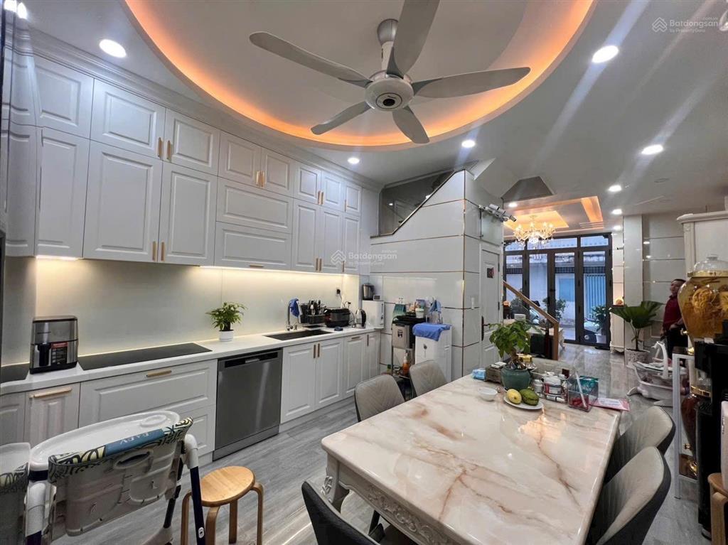 Biệt thự 4 tầng q11 hẻm xe hơi chỉ 9tỷ9