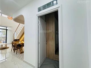 Nhà 56m nở hậu 5.5m 2 tầng mới đẹp ô tô vào nhà gần emart full nội thất