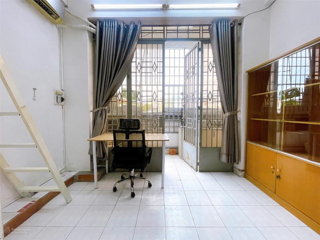 Trọ rộng 25m2 phòng ngủ có ban công lớn và bếp, hỗ trợ sinh viên, giá tốt tại bùi đình túy