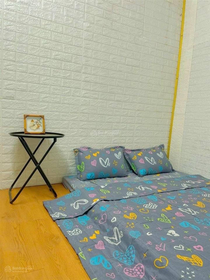 Phòng trọ giá 2tr500 có sẵn máy lạnh đầy đủ nội thất wc riêng bếp tách ngoài tại bùi đình túy