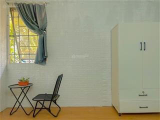Phòng trọ giá 2tr500 có sẵn máy lạnh đầy đủ nội thất wc riêng bếp tách ngoài tại bùi đình túy