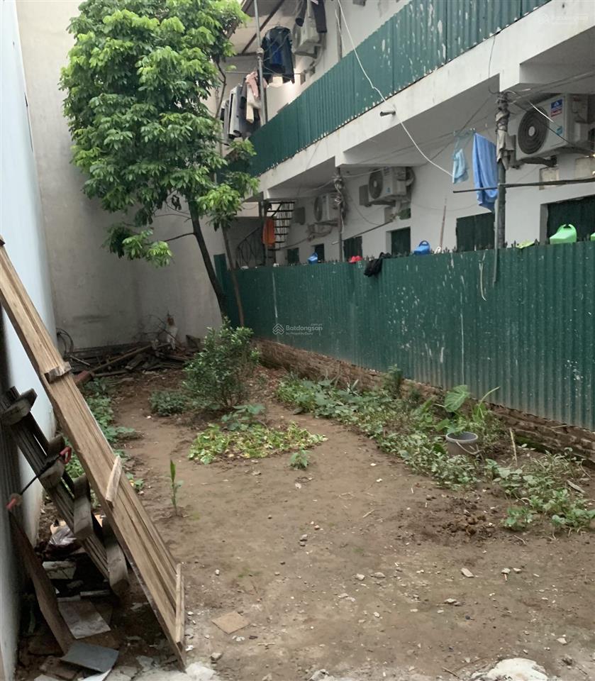 Bán đất mai dịch cầu giấy , 20m ra ô tô tránh bán kính 500m , đủ tiện ích gần nhiều trường đại học