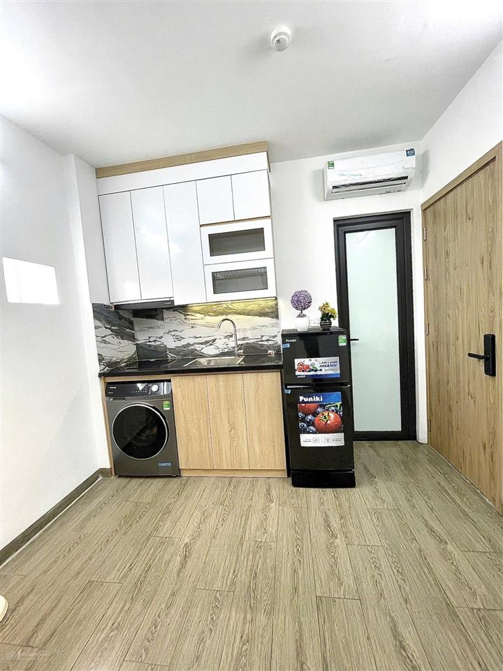 Bán ccmini đình thôn, 100m, 7 tầng, 24 phòng, doanh thu 150tr/th, ngõ thông, 10m ra ô tô