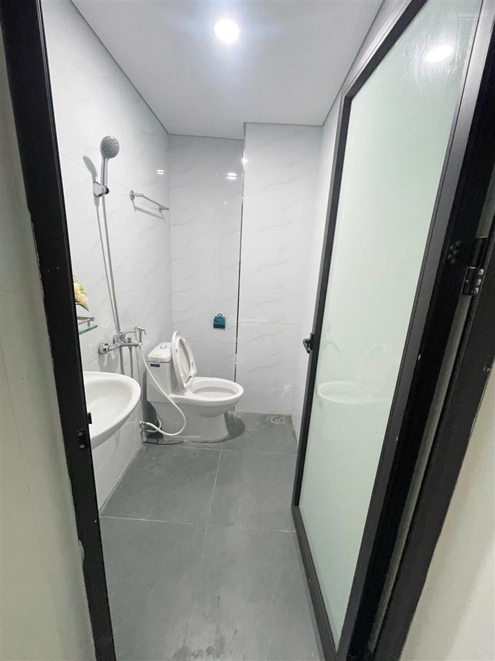Bán ccmini phạm văn đồng, 80m², 6 tầng, 20 phòng, dt 100 tr/th, ô tô đỗ cửa