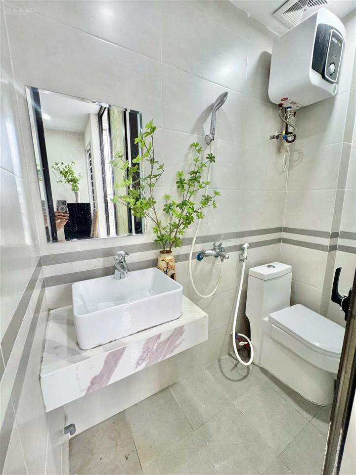Bán tòa ccmini cổ nhuế, 80m², 6 tầng, 20 phòng, dt 95 tr/th, ô tô đỗ cửa