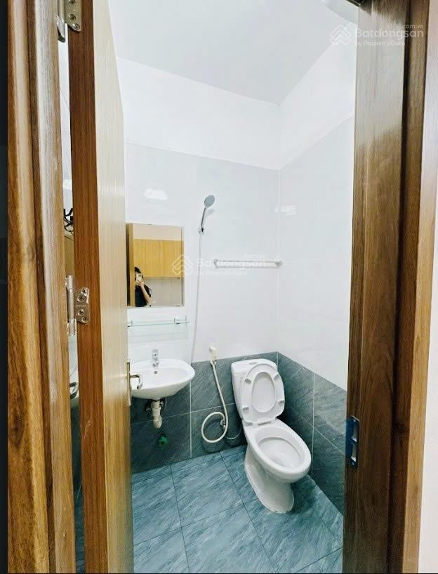 Bán cc mini phạm văn đồng 80m2, 6 tầng, 20 phòng, dt 95 tr/th, ô tô đỗ cửa