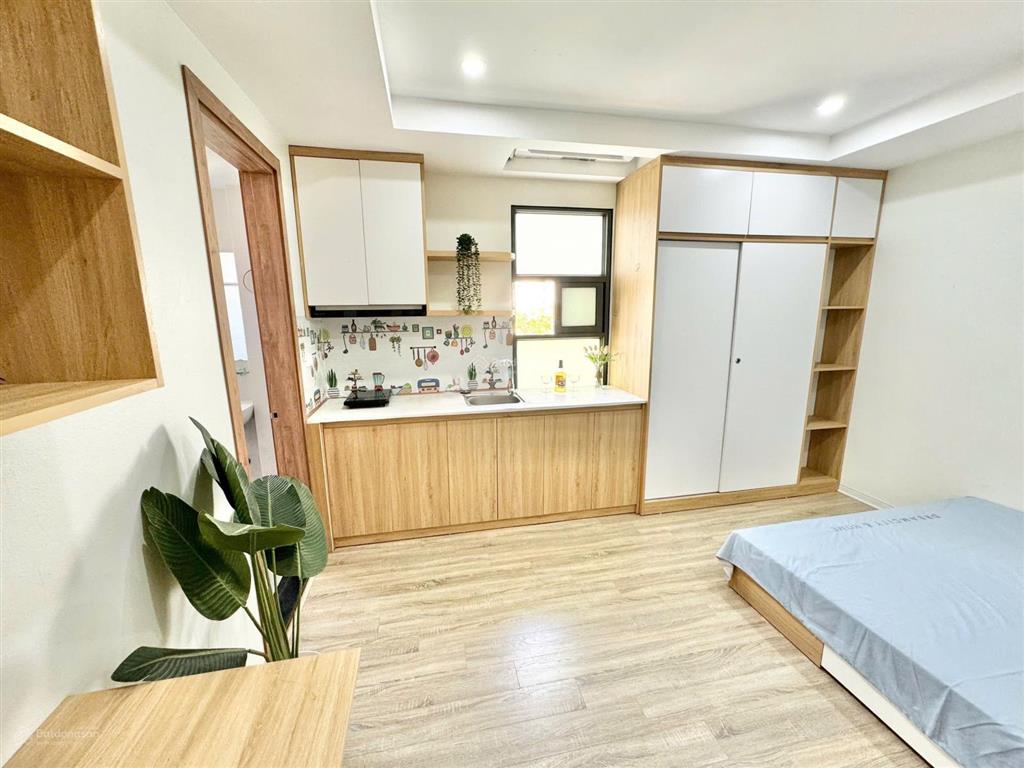 Bán căn hộ cc mini cầu giấy, 75m2, 6 tầng, 20 phòng, dt 110tr/th, 50m ra ô tô tránh