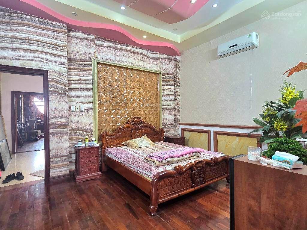 Mt kd vip ngay cộng hòa  tân bình sát nhà ga t3 dt 100m2, 5l, 5pn giá chào 39.890 tỷ
