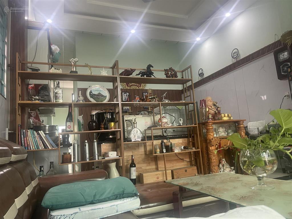 Cần bán gấp nhà cấp 4 ngang 5.3m x 21m song hành  giá tốt giá 5.6 tỷ còn tl
