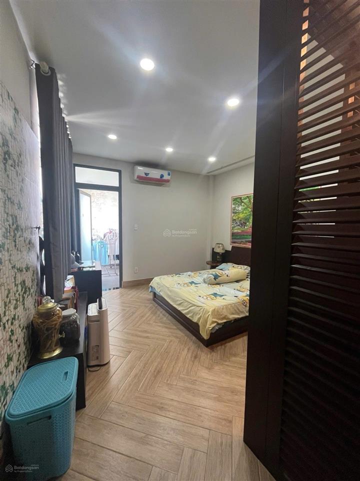 26.9tỷ  tòa nhà 7 tầng + hầm có thang máy  view trực diện sân bay