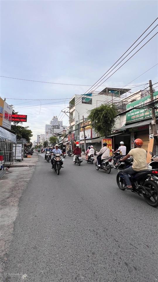 26.9tỷ  tòa nhà 7 tầng + hầm có thang máy  view trực diện sân bay
