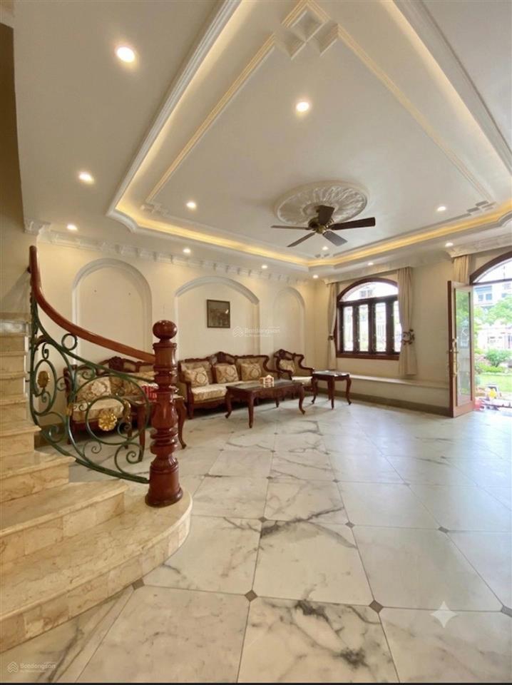 Đi định cư bán bán biệt thự hồ biểu chánh ngang 8m  giá 51.8 tỷ còn tl