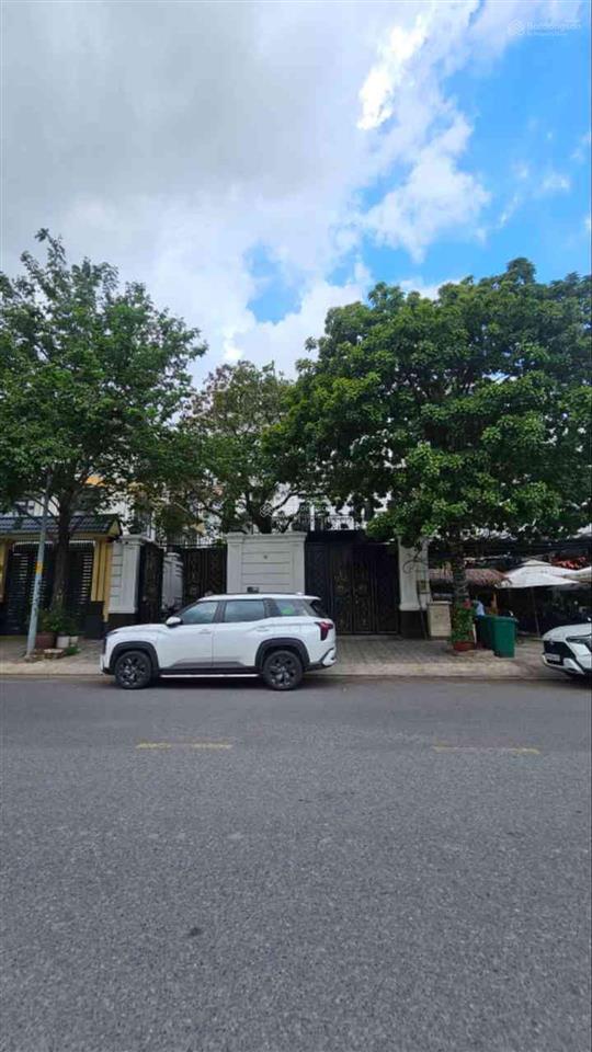 Biệt thự nguyễn địa lô 275 m2  ngang 11m giá 87.8 tỷ còn tl