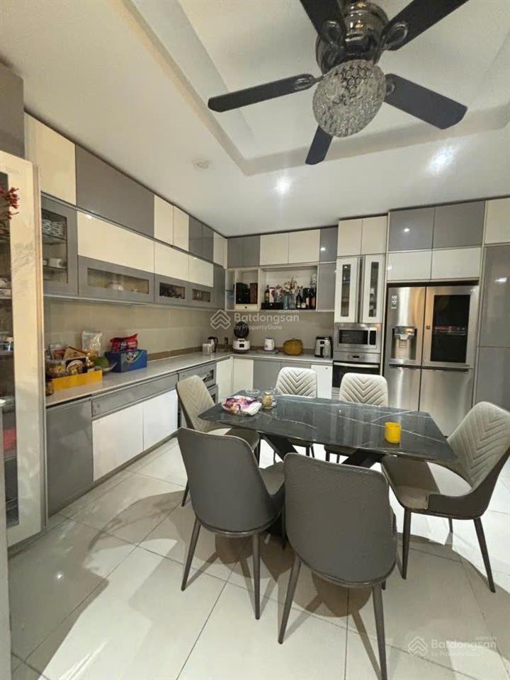 Định cư bán gấp villa cao cấp 145m2 (7.8x20)  3 tầng  gần mercedes  cv làng hoa 15.x tỷ còn tl