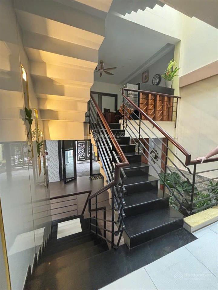Định cư bán gấp villa cao cấp 145m2 (7.8x20)  3 tầng  gần mercedes  cv làng hoa 15.x tỷ còn tl