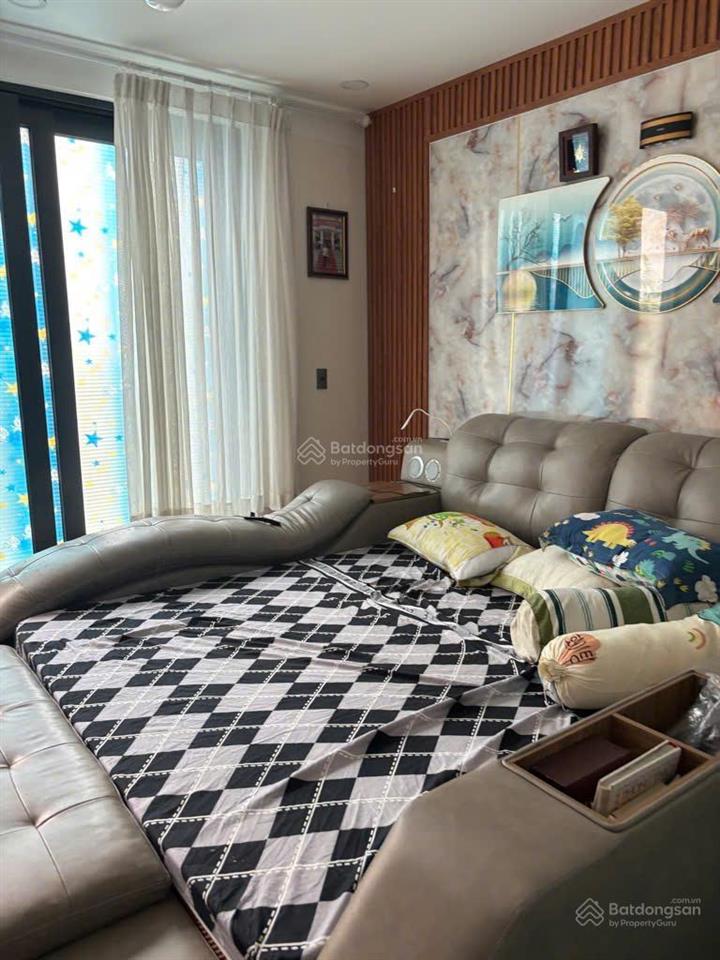 Định cư bán gấp villa cao cấp 145m2 (7.8x20)  3 tầng  gần mercedes  cv làng hoa 15.x tỷ còn tl