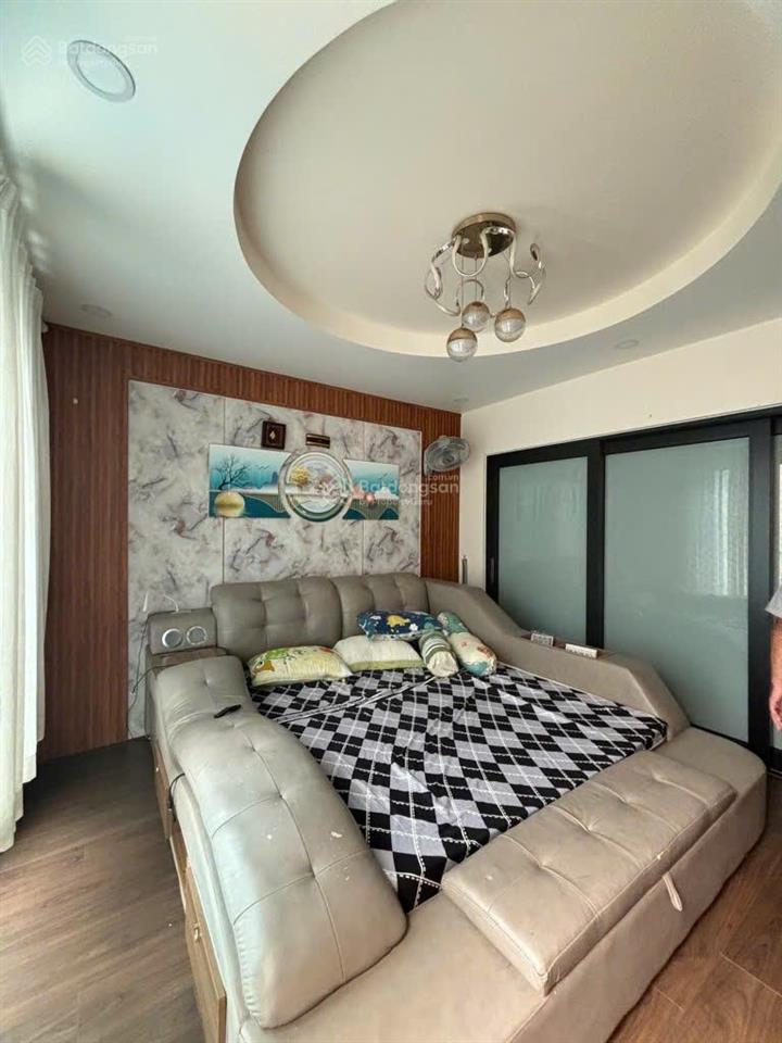 Định cư bán gấp villa cao cấp 145m2 (7.8x20)  3 tầng  gần mercedes  cv làng hoa 15.x tỷ còn tl