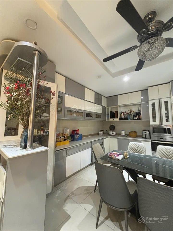 Định cư bán gấp villa cao cấp 145m2 (7.8x20)  3 tầng  gần mercedes  cv làng hoa 15.x tỷ còn tl