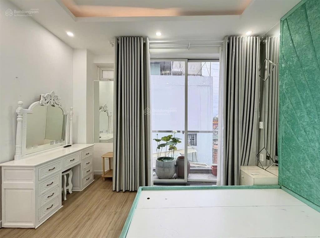 Gấp ko có căn thứ 2 bán nhanh nhà 4 tầng ngày nguyễn xí  phạm văn đồng  hxh to  chỉ 6.8 tỷ