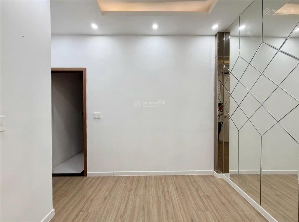 Gấp ko có căn thứ 2 bán nhanh nhà 4 tầng ngày nguyễn xí  phạm văn đồng  hxh to  chỉ 6.8 tỷ