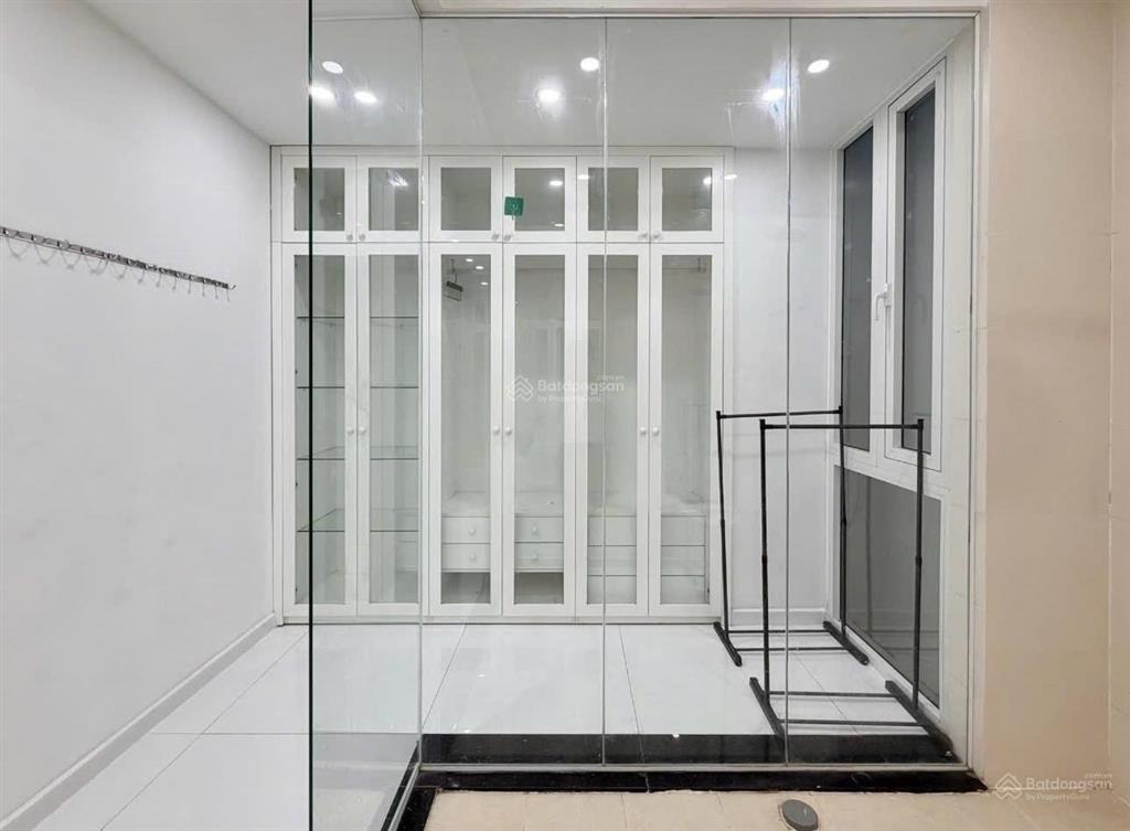 Gấp ko có căn thứ 2 bán nhanh nhà 4 tầng ngày nguyễn xí  phạm văn đồng  hxh to  chỉ 6.8 tỷ