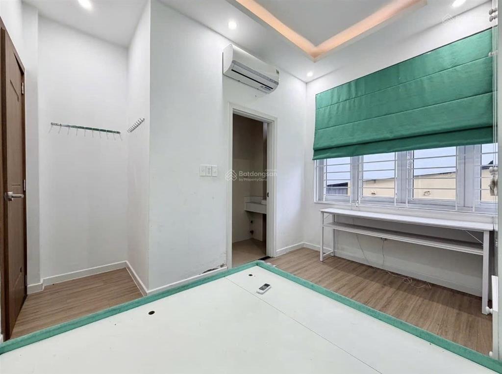 Gấp ko có căn thứ 2 bán nhanh nhà 4 tầng ngày nguyễn xí  phạm văn đồng  hxh to  chỉ 6.8 tỷ