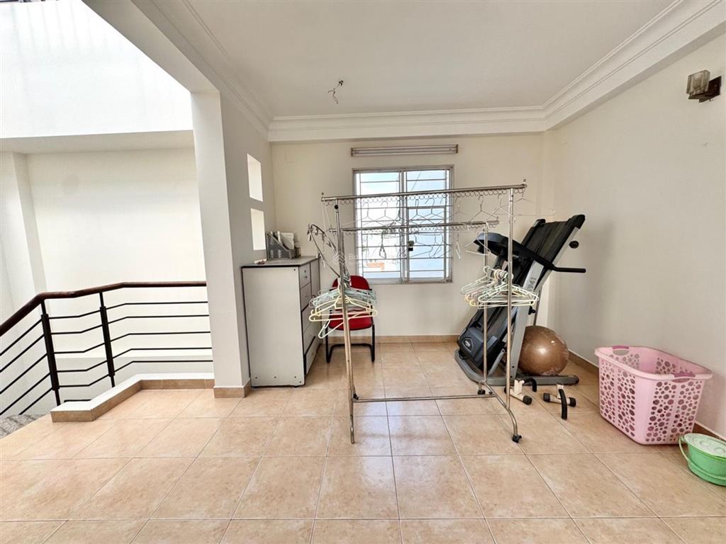 Bán gấp nhà 115m2  ngang 6.7m  hxh thông  dương quảng hàm  chỉ 12.3 tỷ