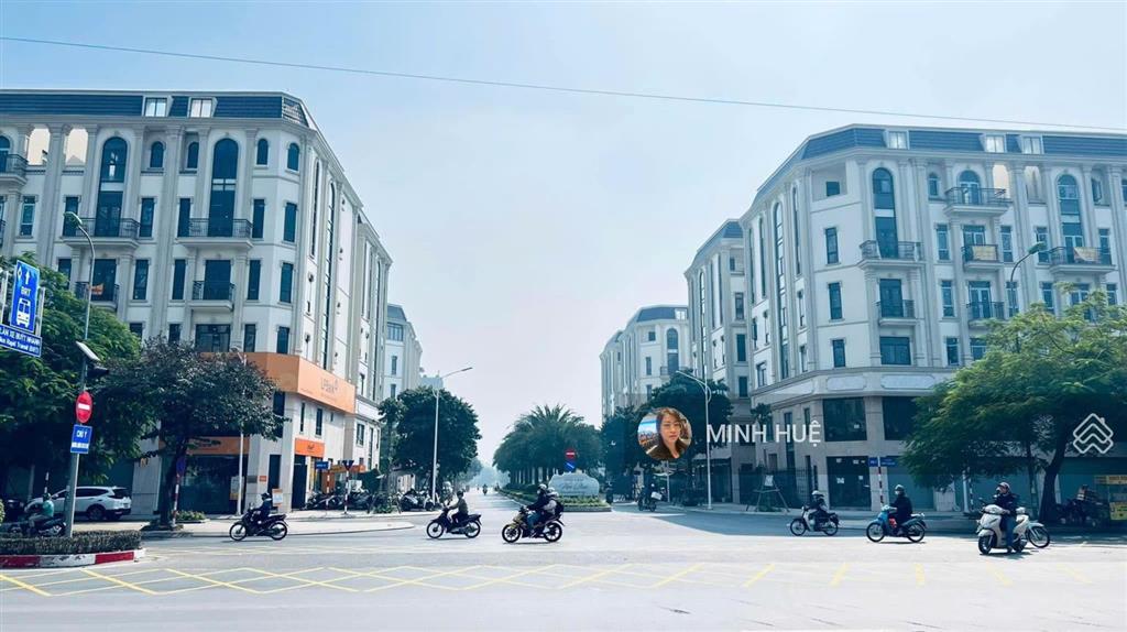 Bán lô đất dịch vụ vạn phúc, hà đông có dt 45,3m2. vị trí đẹp, giá rẻ chỉ 9.9 tỷ xây toàn vp 7 tầng