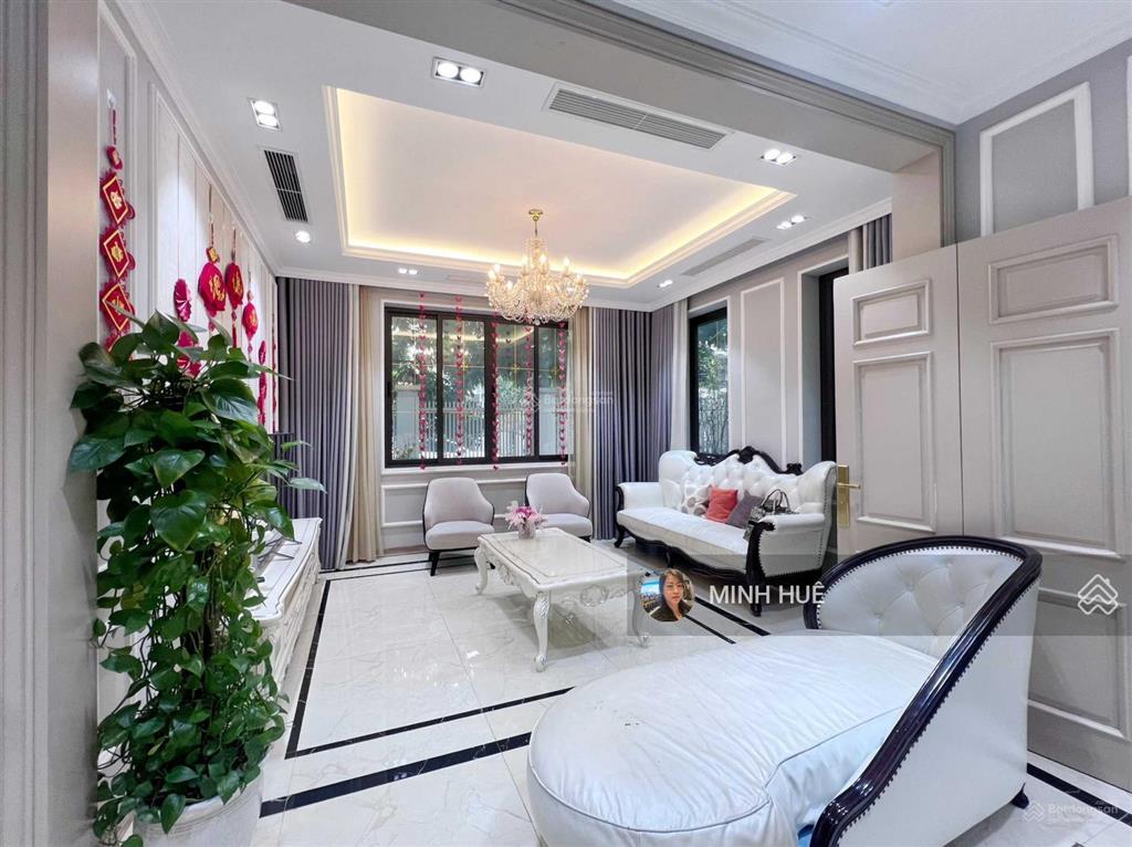 Cần bán gấp biệt thự làng việt kiều châu âu, mỗ lao dt 200m2, mt 10m full nội thất giá hơn 40 tỷ
