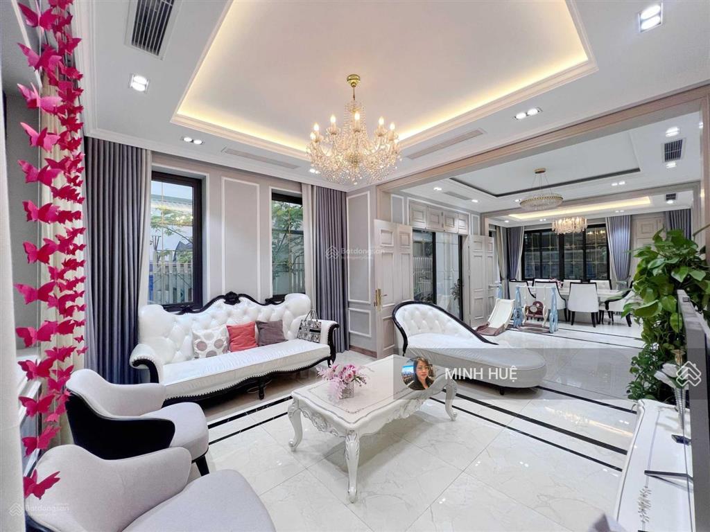 Cần bán gấp biệt thự làng việt kiều châu âu, mỗ lao dt 200m2, mt 10m full nội thất giá hơn 40 tỷ