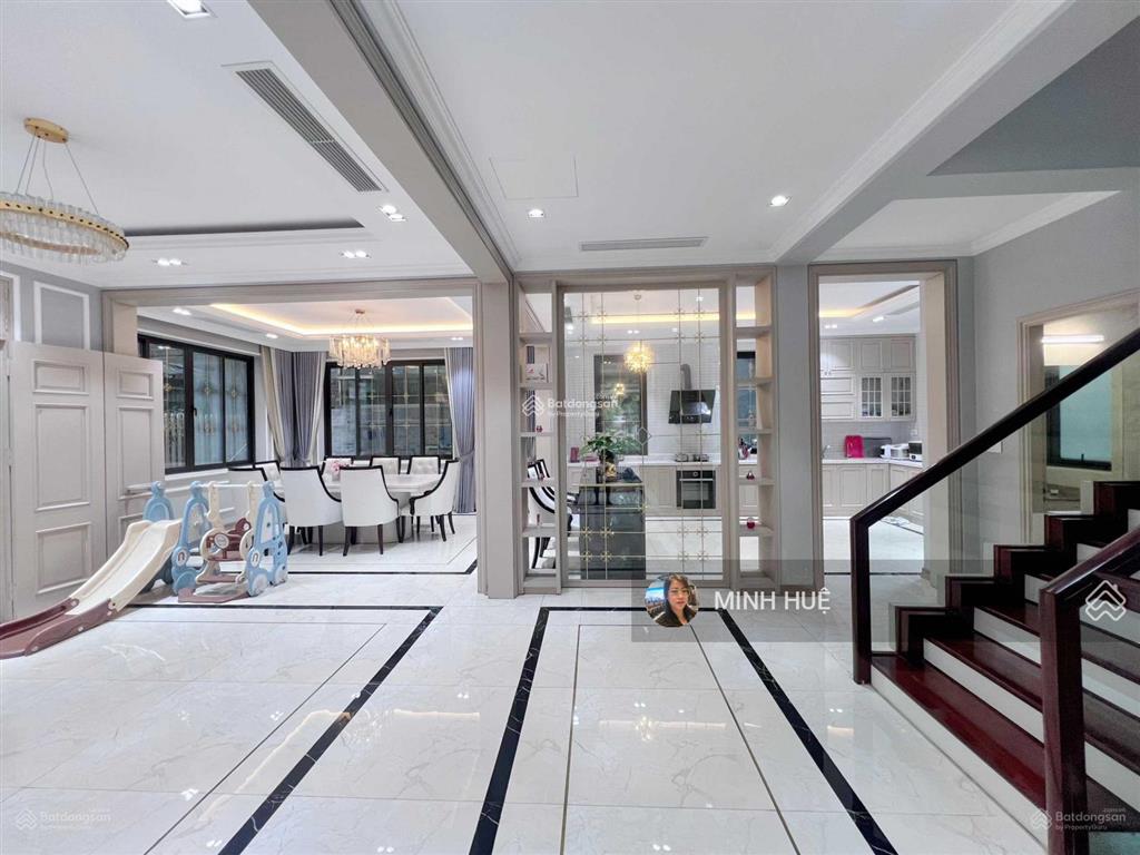 Cần bán gấp biệt thự làng việt kiều châu âu, mỗ lao dt 200m2, mt 10m full nội thất giá hơn 40 tỷ