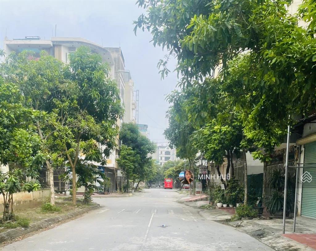 Giảm 2 tỷ! nhỉnh 10 tỷ đất dv yên nghĩa ngay cạnh da biti's 53m2 mặt tiền 5.3m xây 7 tầng thang máy