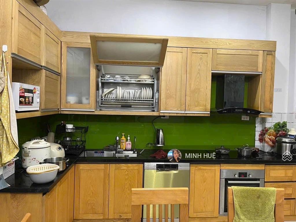 Bán nhà ở phố yên phúc gần trần phú văn quán cạnh hồ  42m2 x 4 tầng  ô tô đỗ cửa  nhỉnh 9 tỷ