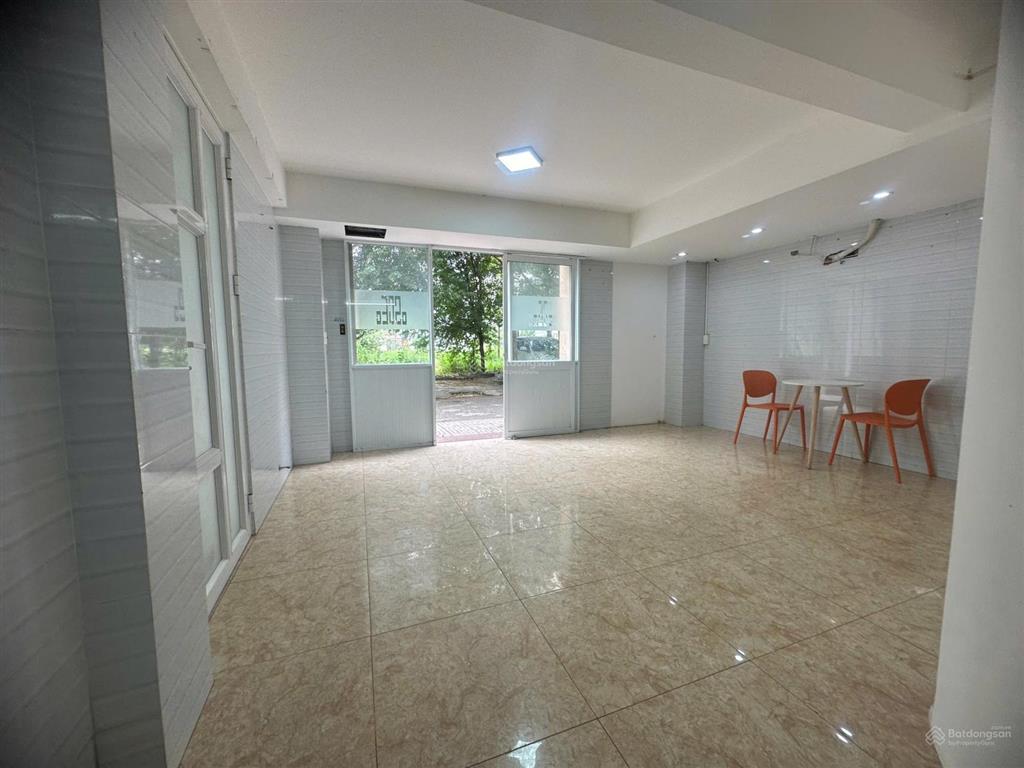 1pn cổng riêng lối đi riêngđậu oto trước nhàmặt bằng văn phòngkinh doanh online kết hợp để ở