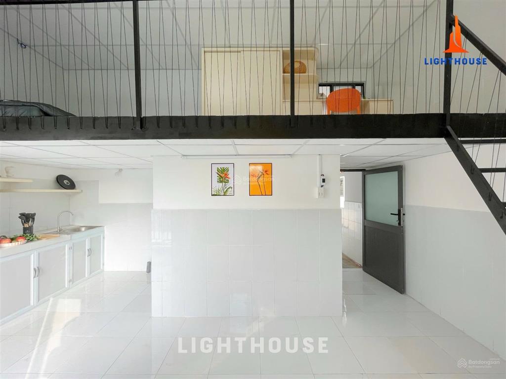Duplex1 trệt 1 lầu ban công, cửa sổ siu thoáng mát, có bảo vệ phòng siu rộng, nội thất cơ bản