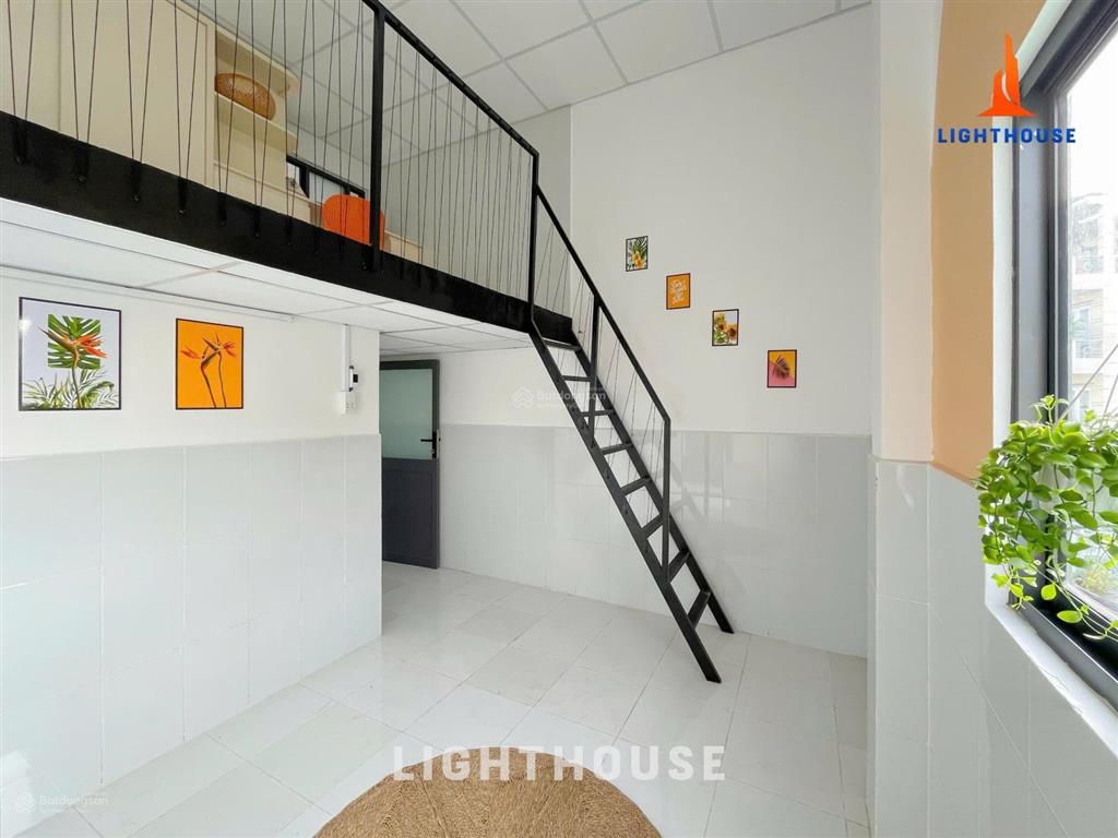 Duplex1 trệt 1 lầu ban công, cửa sổ siu thoáng mát, có bảo vệ phòng siu rộng, nội thất cơ bản