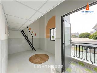 Duplex1 trệt 1 lầu ban công, cửa sổ siu thoáng mát, có bảo vệ phòng siu rộng, nội thất cơ bản