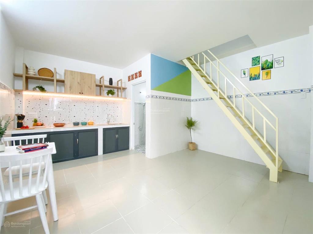 Duplex1 trệt 1 lầu ban công, cửa sổ siu thoáng mát, có bảo vệ phòng siu rộng, nội thất cơ bản