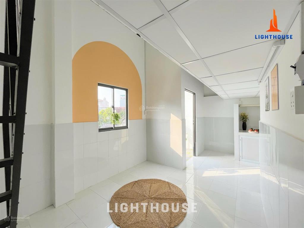 Duplex1 trệt 1 lầu ban công, cửa sổ siu thoáng mát, có bảo vệ phòng siu rộng, nội thất cơ bản