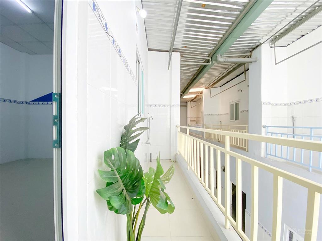 Duplex1 trệt 1 lầu ban công, cửa sổ siu thoáng mát, có bảo vệ phòng siu rộng, nội thất cơ bản