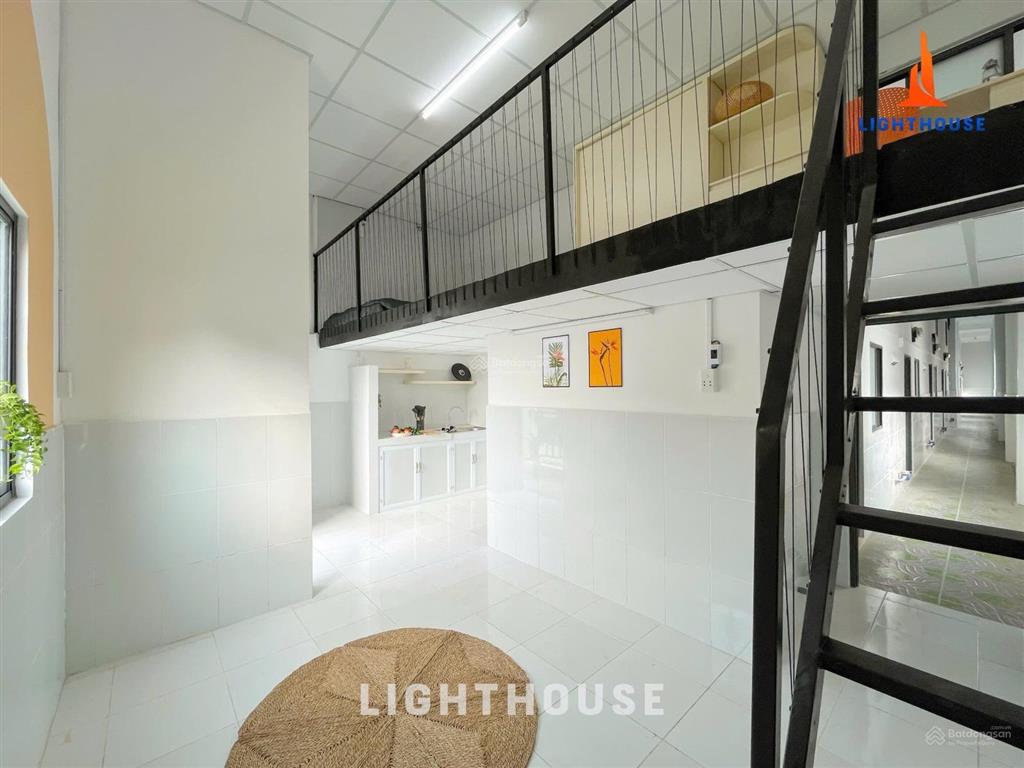 Duplex1 trệt 1 lầu ban công, cửa sổ siu thoáng mát, có bảo vệ phòng siu rộng, nội thất cơ bản
