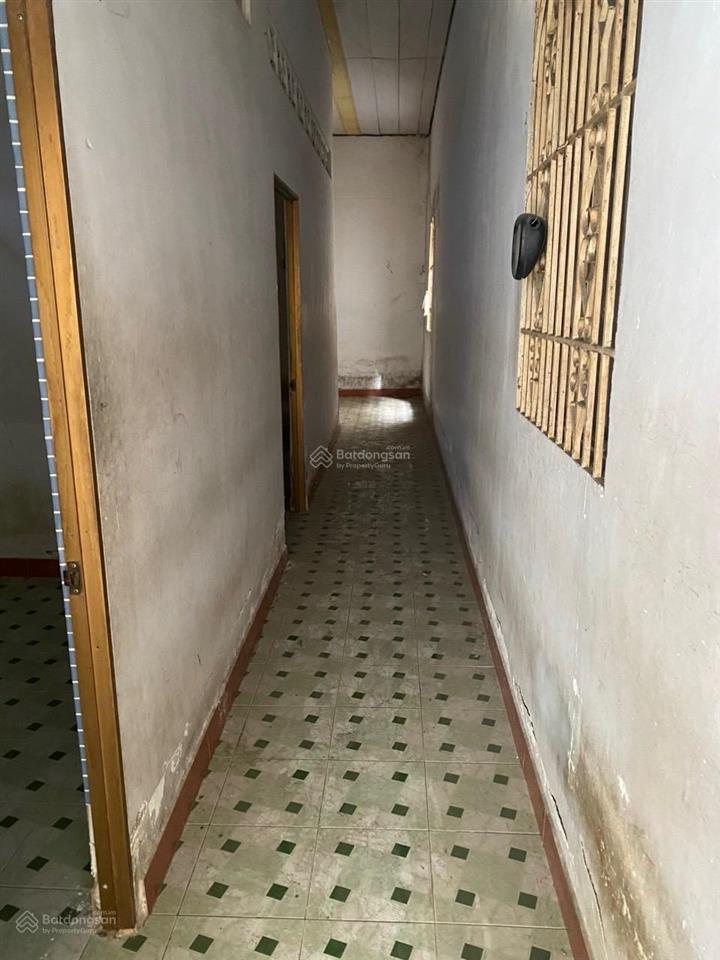Chính chủ bán nhà cấp 4 cũ thích hợp xây căn hộ dịch vụ  ngang 7m  hẻm xe hơi  cách mặt tiền 10m