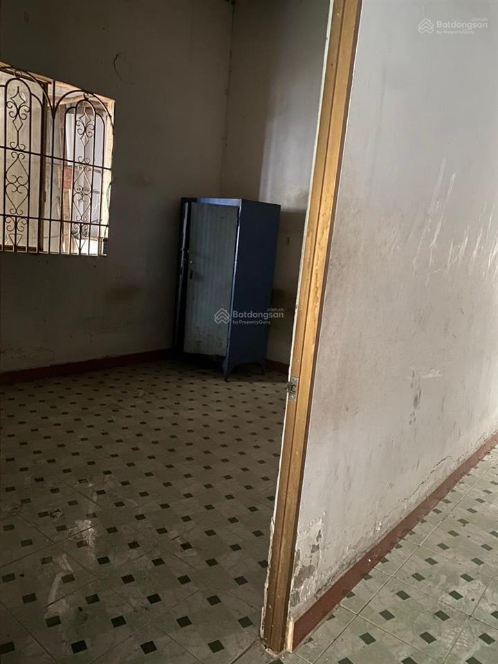 Chính chủ bán nhà cấp 4 cũ thích hợp xây căn hộ dịch vụ  ngang 7m  hẻm xe hơi  cách mặt tiền 10m