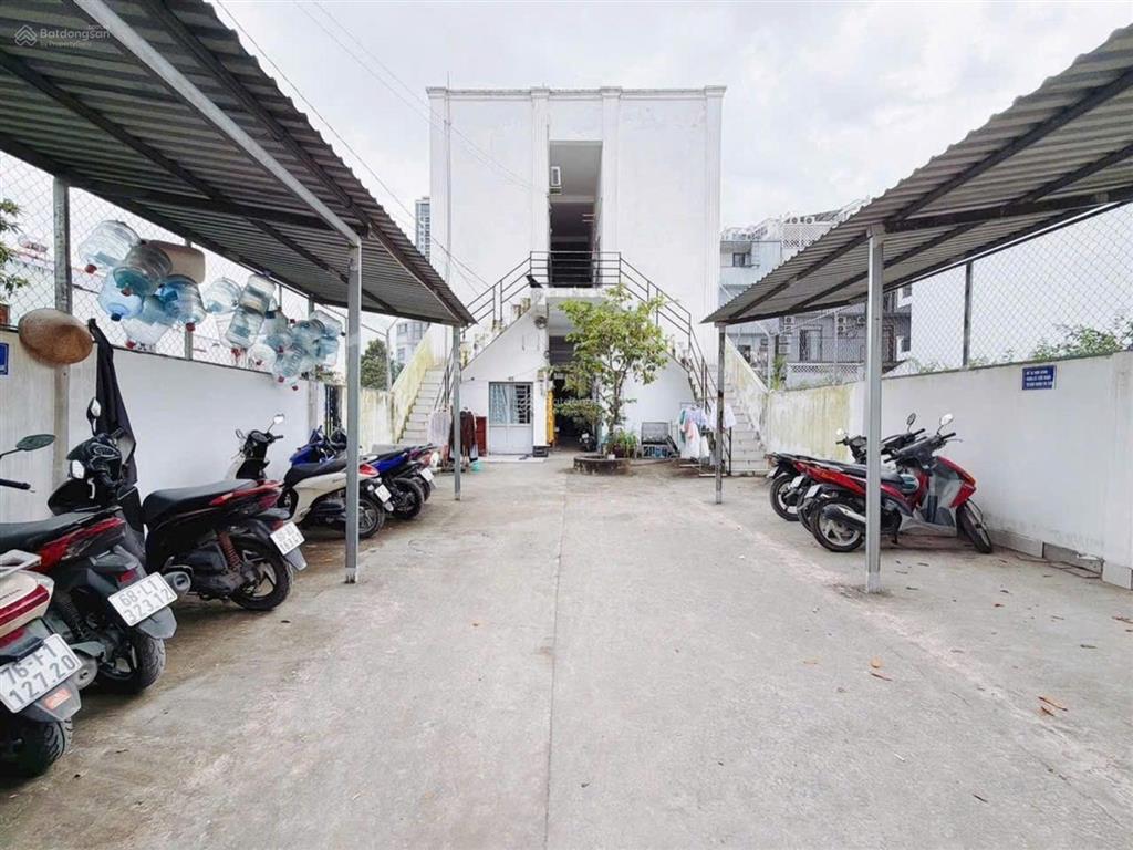 Bán dãy 20 phòng  (8 x 36m) sổ vuông a4  hiện hữu  đang cho thuê 60tr/tháng full phòng