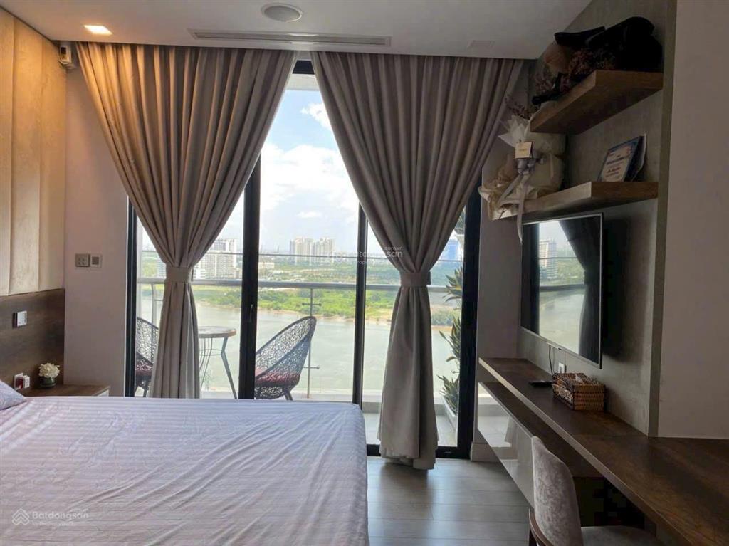 Chuyển nhượng căn 3pn ba son 118m² full nội thất view trực diện sông sg & thủ thiêm