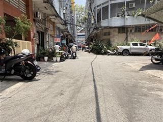 Quận 5  ngay nguyễn tri phương  dt 90m2 (trệt + lửng nở hậu 5,5m)  hẻm nhựa 8m xe tải thông
