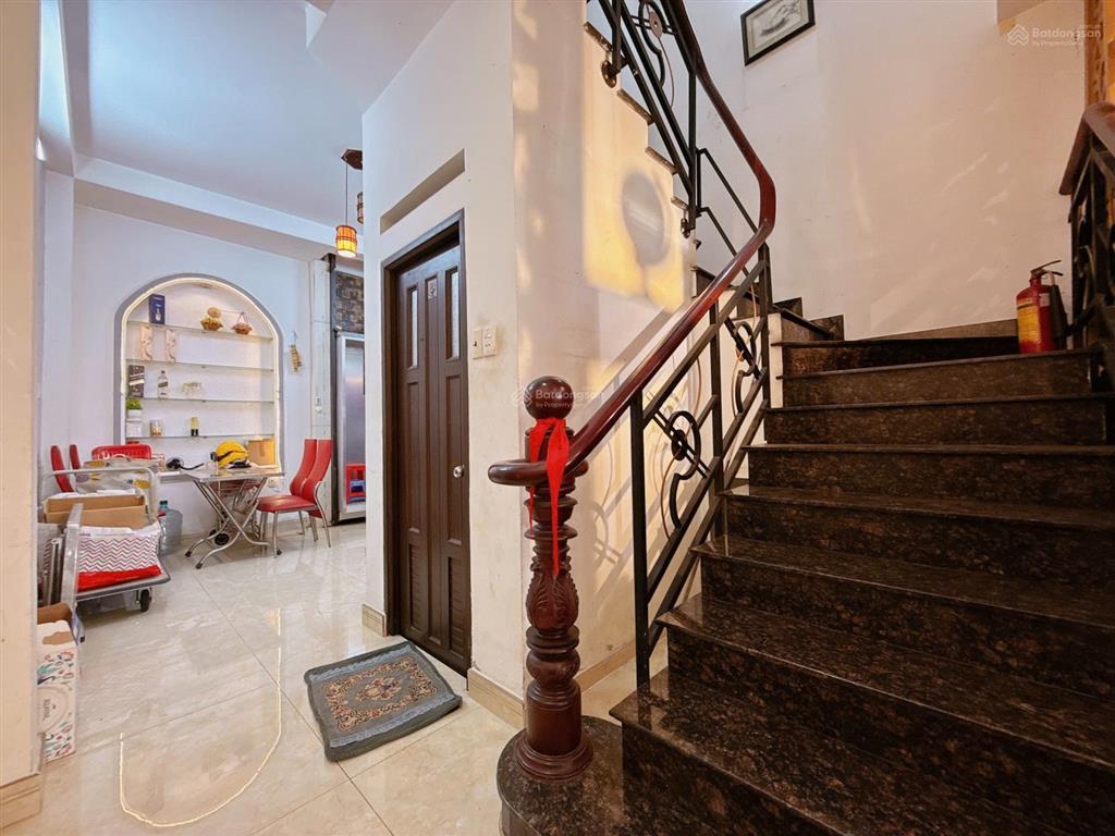 Nhà đẹp chinh chủ có thang máy mini hẻm xe hơi vf3 4 phòng ngủ st 42m 3 tầng btct