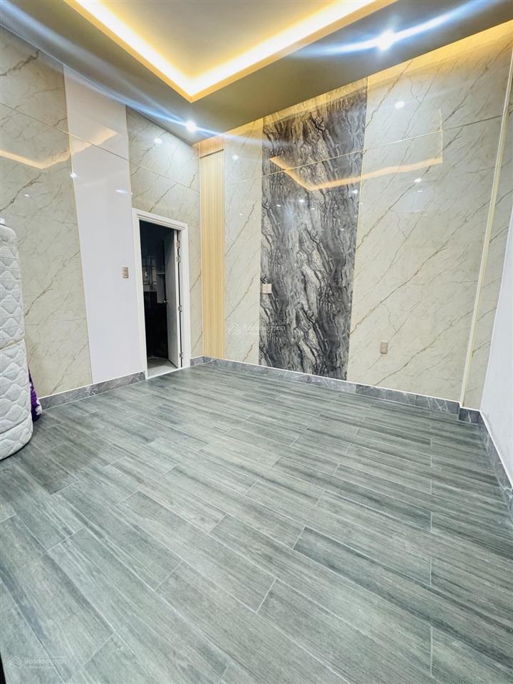 Quận 6  nhà đẹp  dt 5,2 x 20  hẻm thông xe hơi gần mặt tiền hậu giang khu bình phú