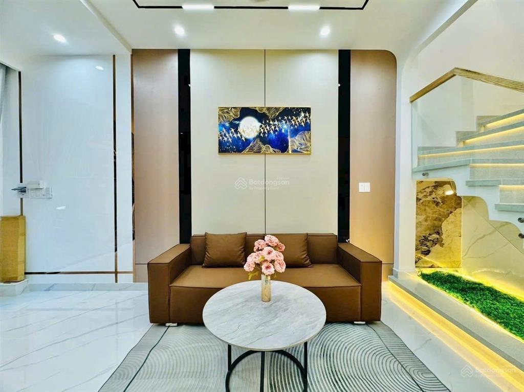 Bán nhà phạm văn đồng, giá 3tỷ500. nhà cách sân bay tsn chỉ 5phút, sổ hồng riêng 60m2 (4x15m) 2tầng