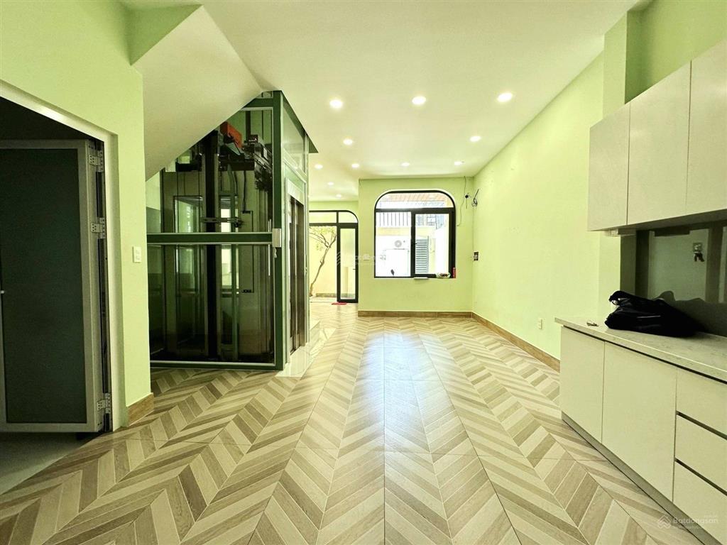 Vị trí đắc địa, nhà biệt thự ngay trần não, quận 2, xây 3tầng, 87m2 (5x15,4m) đường 8m